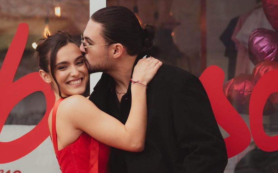 Alexia Eram și Mario Fresh au aniversat opt ani de relație. Artistul i-a pregătit o surpriză romantică iubitei sale, la miezul nopții: &bdquo;Opt ani plini de iubire&rdquo;